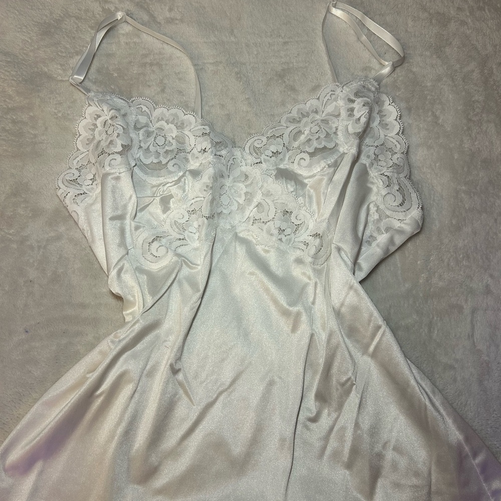 Elegant White Lace Satin top